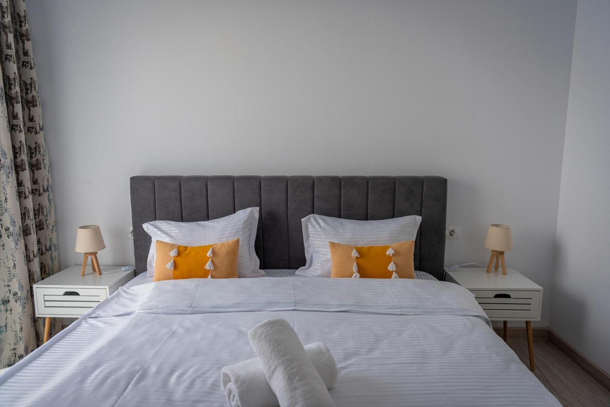 Jad - Urban Plaza - Luxury 3 Rooms & 2 Rooms Apartments Брашов Екстериор снимка