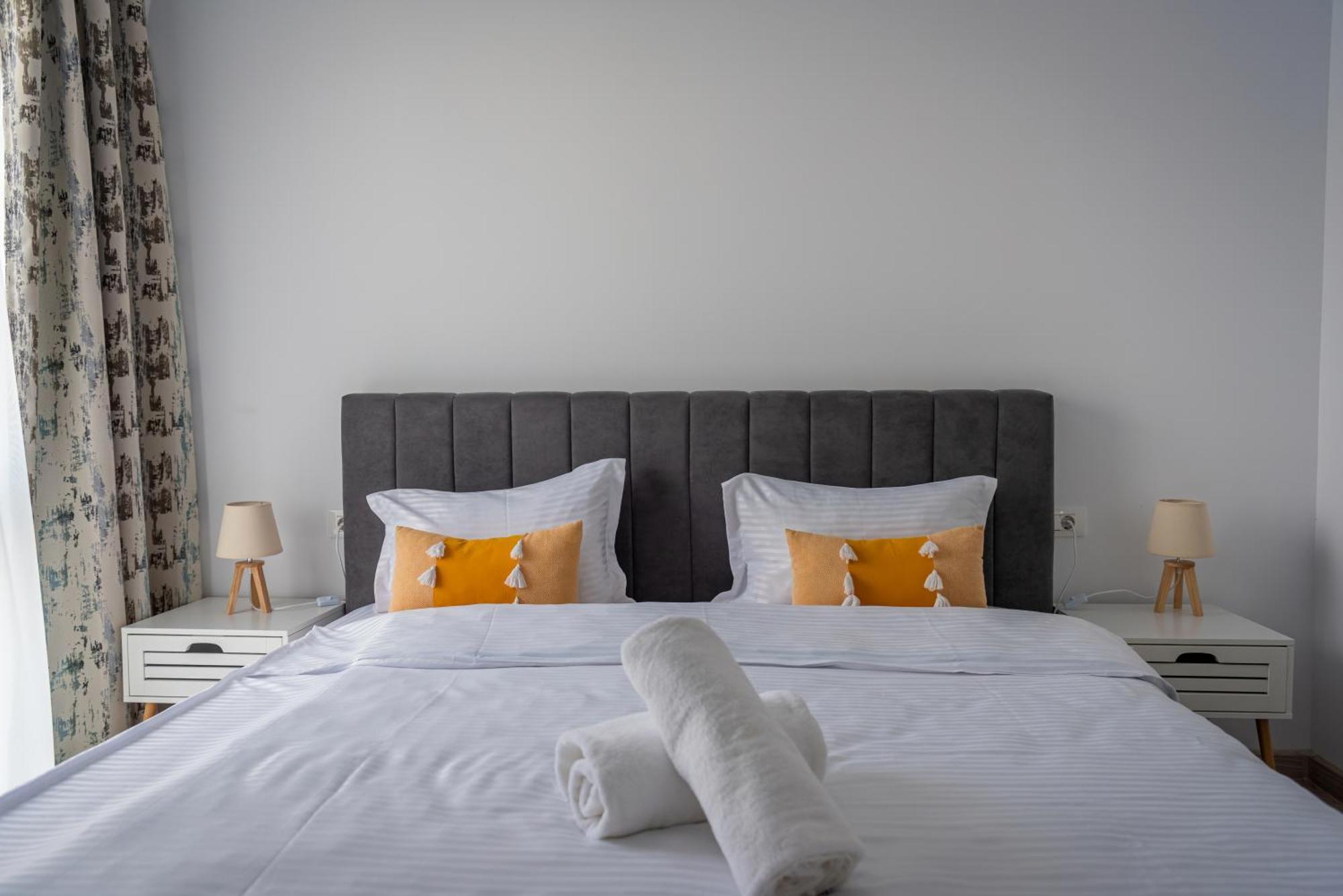 Jad - Urban Plaza - Luxury 3 Rooms & 2 Rooms Apartments Брашов Екстериор снимка