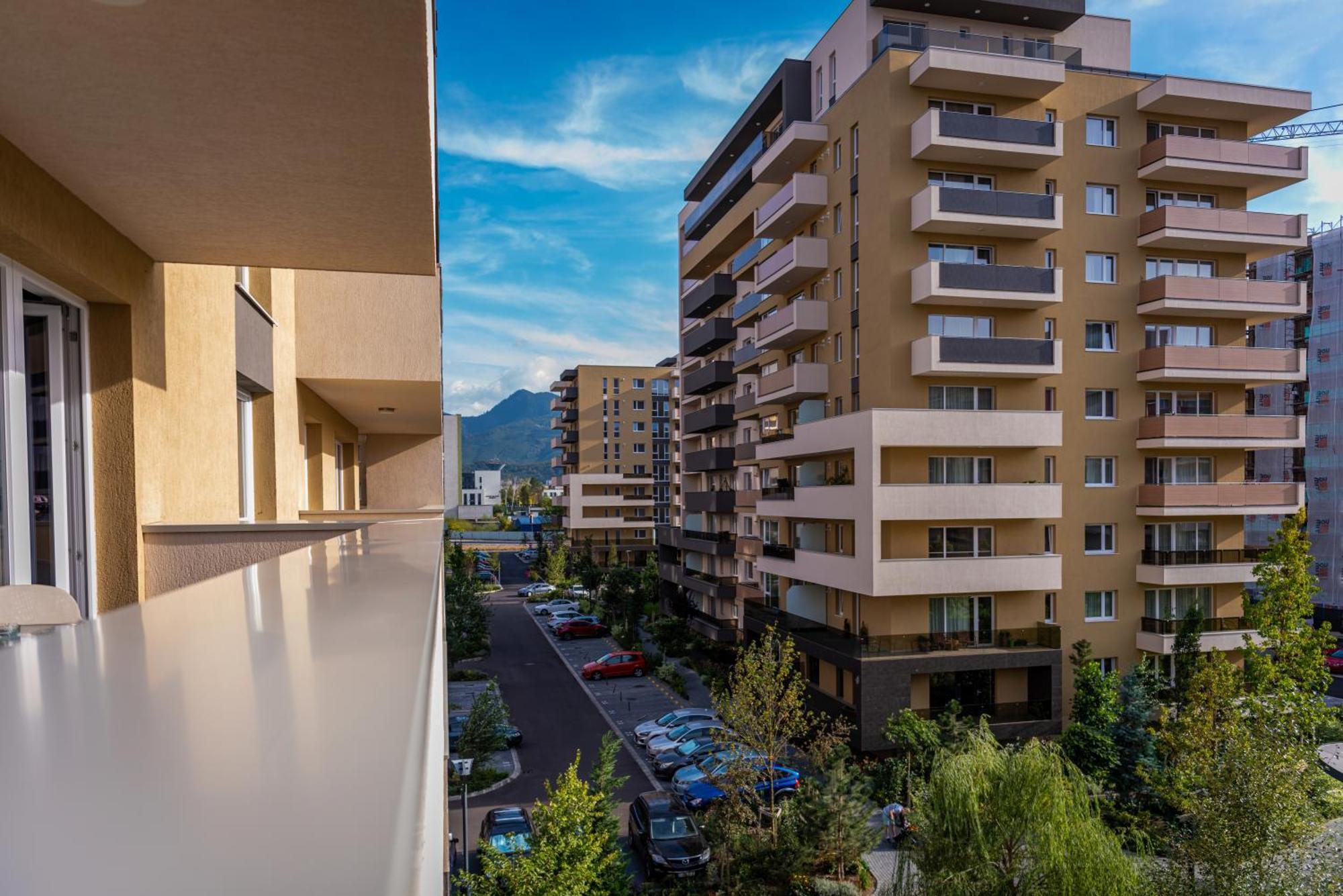 Jad - Urban Plaza - Luxury 3 Rooms & 2 Rooms Apartments Брашов Екстериор снимка