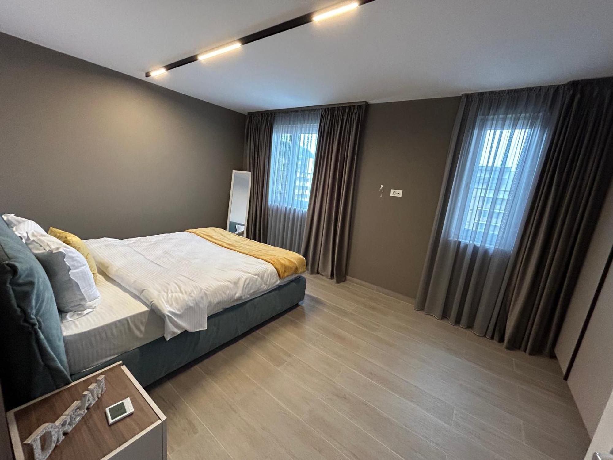 Jad - Urban Plaza - Luxury 3 Rooms & 2 Rooms Apartments Брашов Екстериор снимка