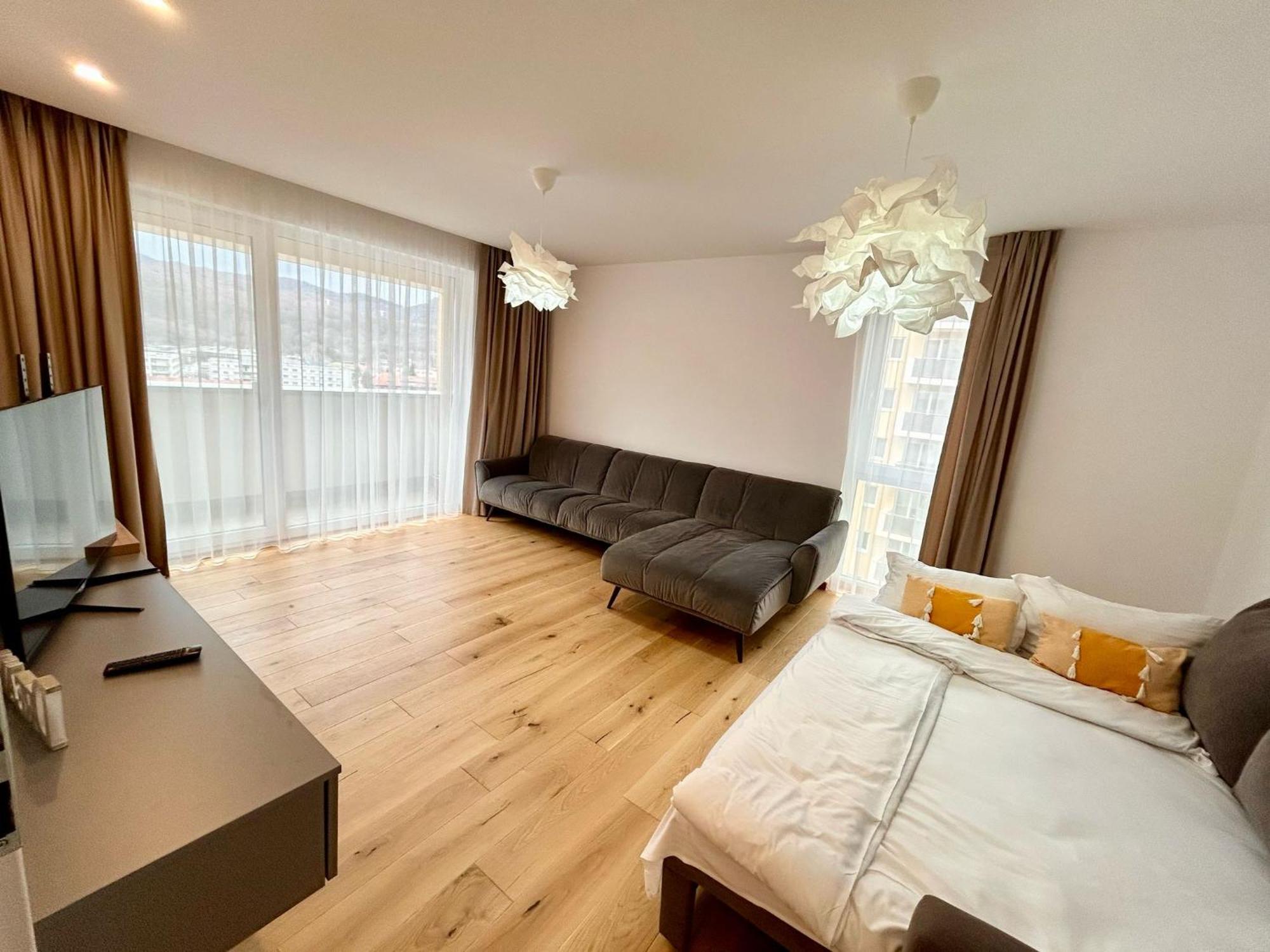 Jad - Urban Plaza - Luxury 3 Rooms & 2 Rooms Apartments Брашов Екстериор снимка