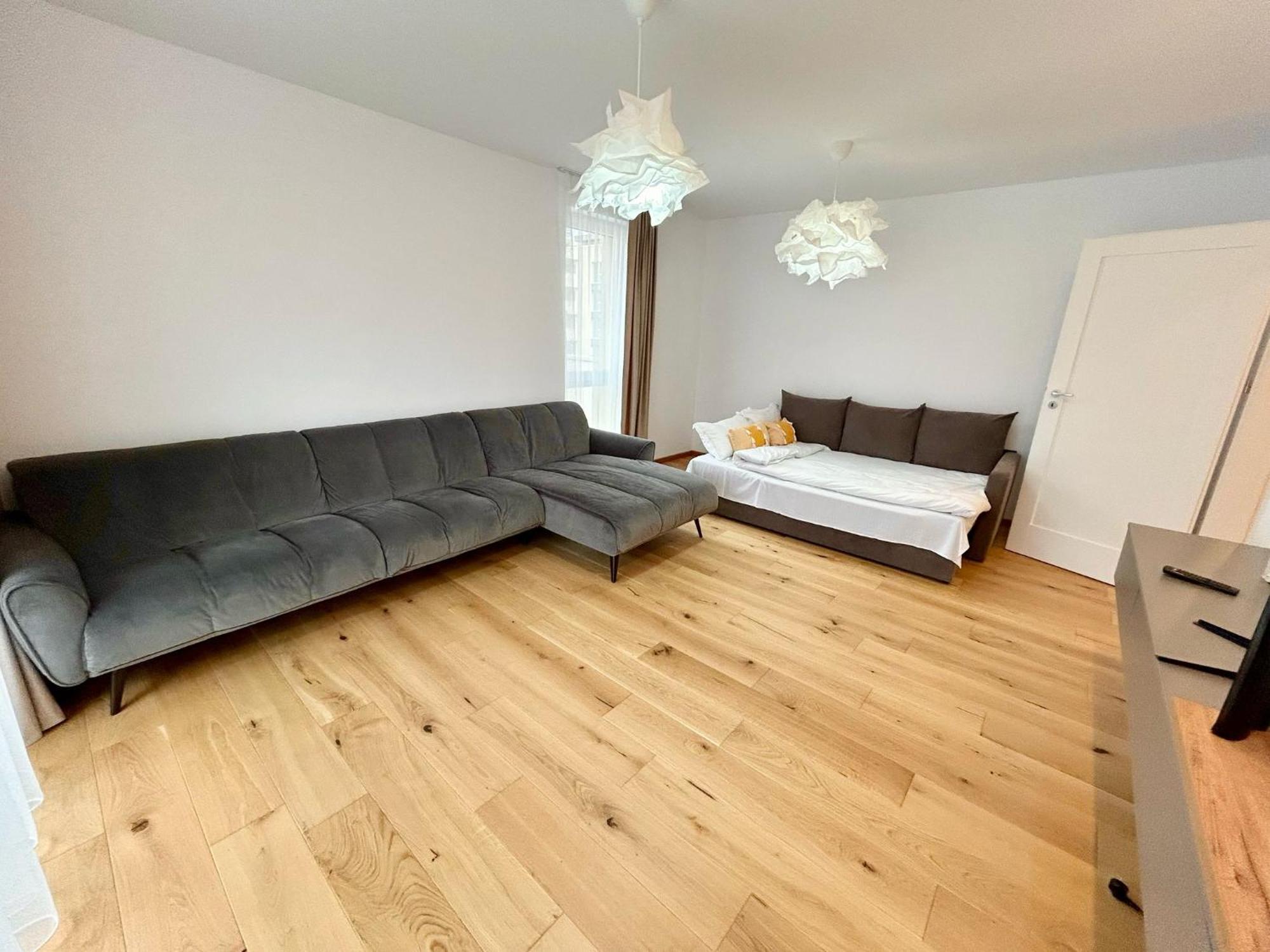 Jad - Urban Plaza - Luxury 3 Rooms & 2 Rooms Apartments Брашов Стая снимка